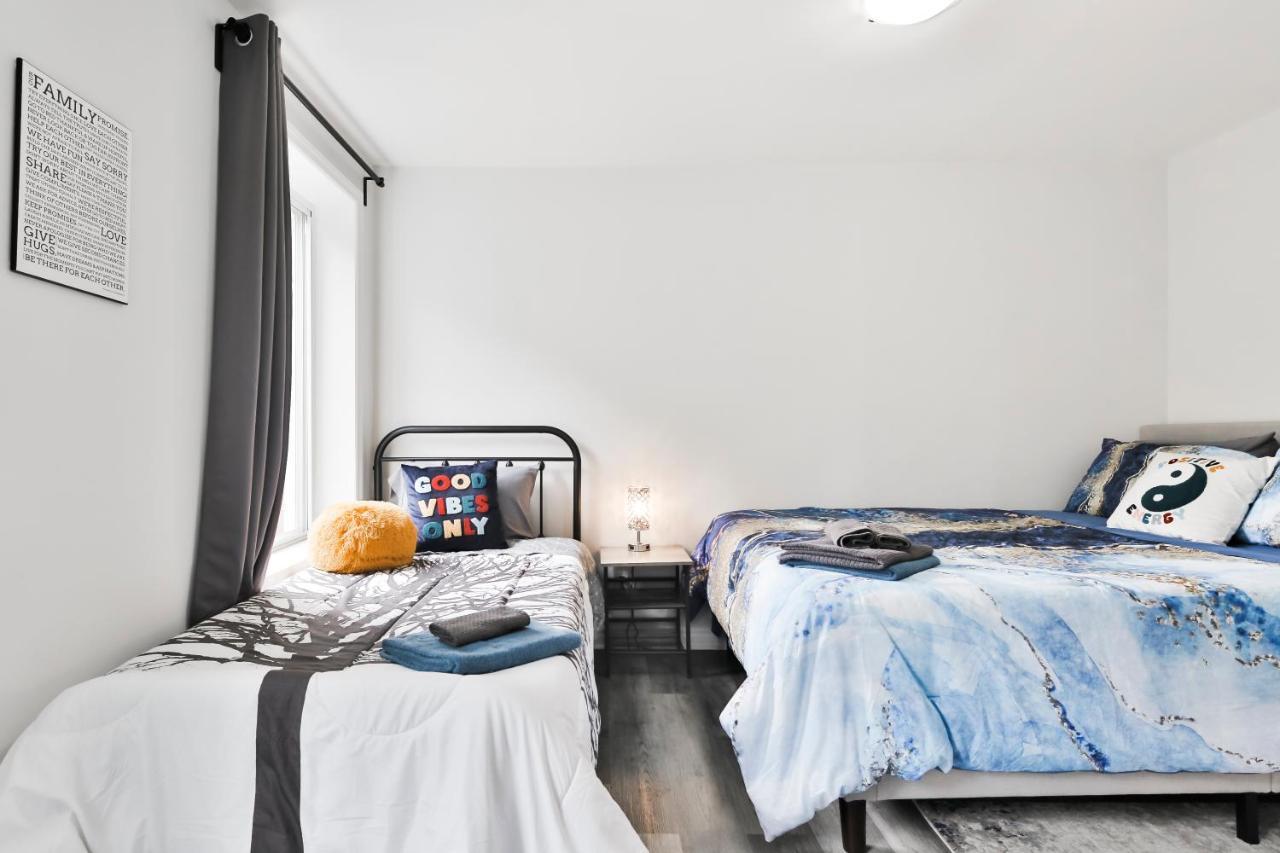 Free Parking And Central Location Montreal Bagian luar foto