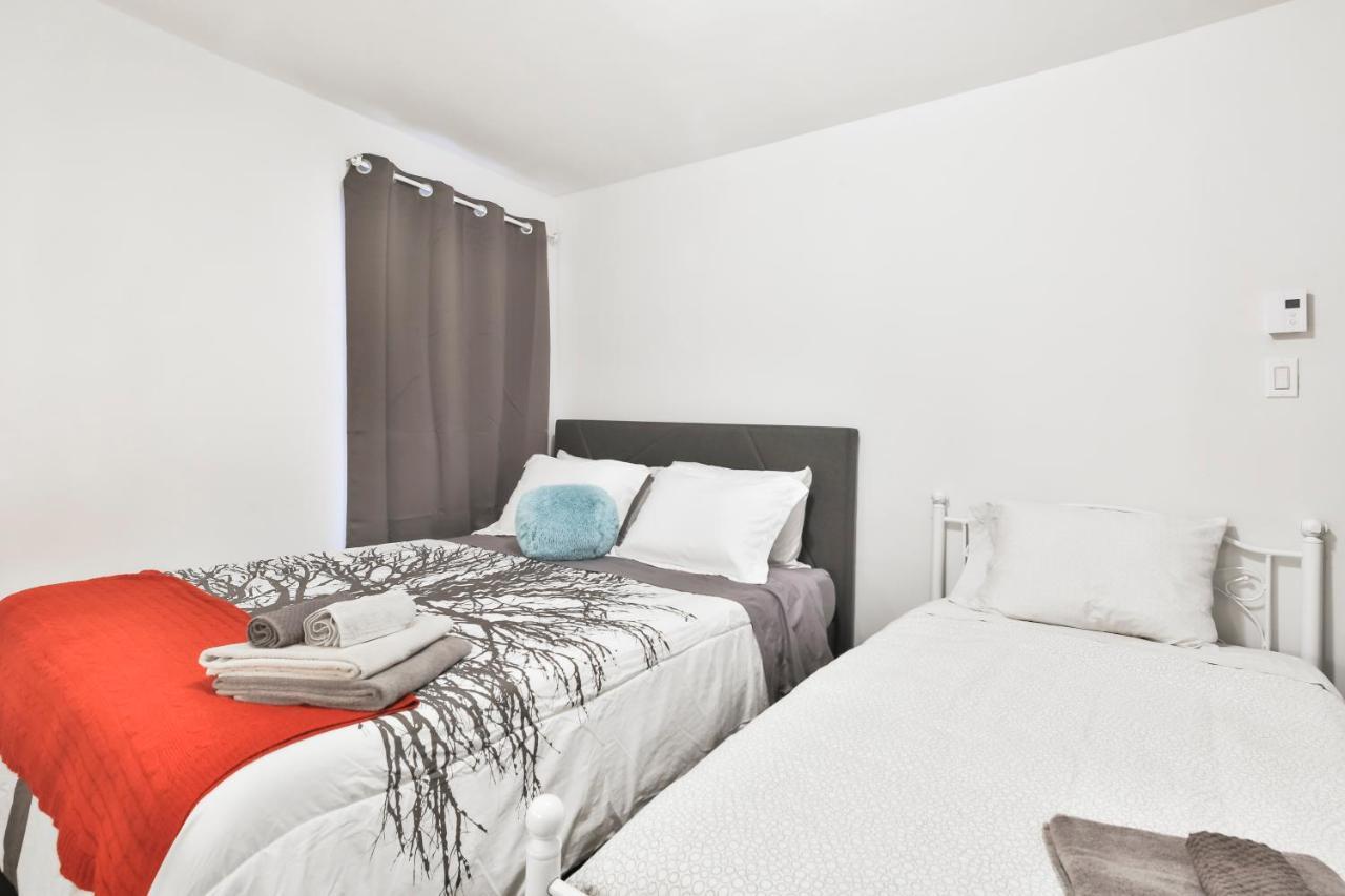 Free Parking And Central Location Montreal Bagian luar foto
