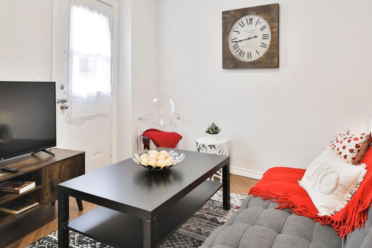 Free Parking And Central Location Montreal Bagian luar foto