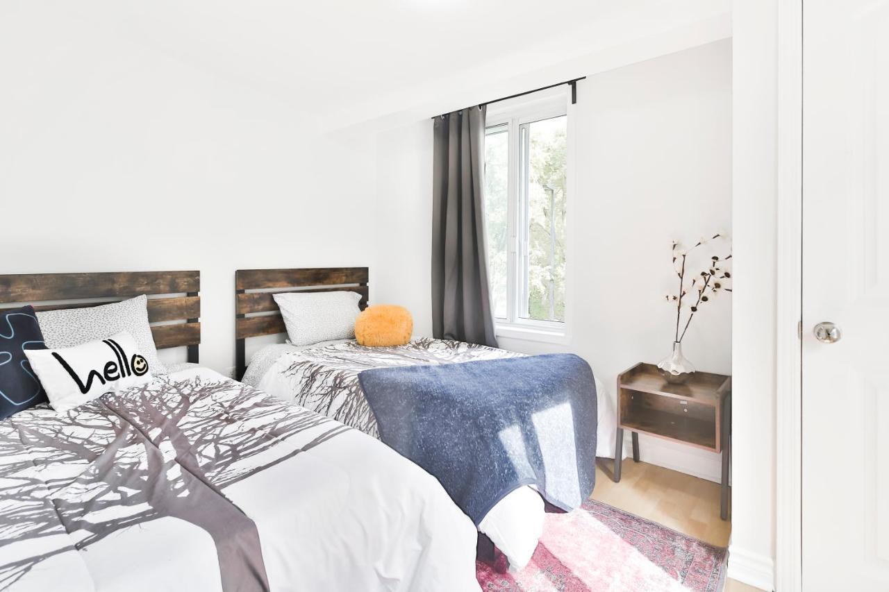 Free Parking And Central Location Montreal Bagian luar foto