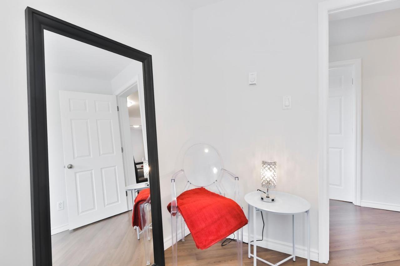 Free Parking And Central Location Montreal Bagian luar foto