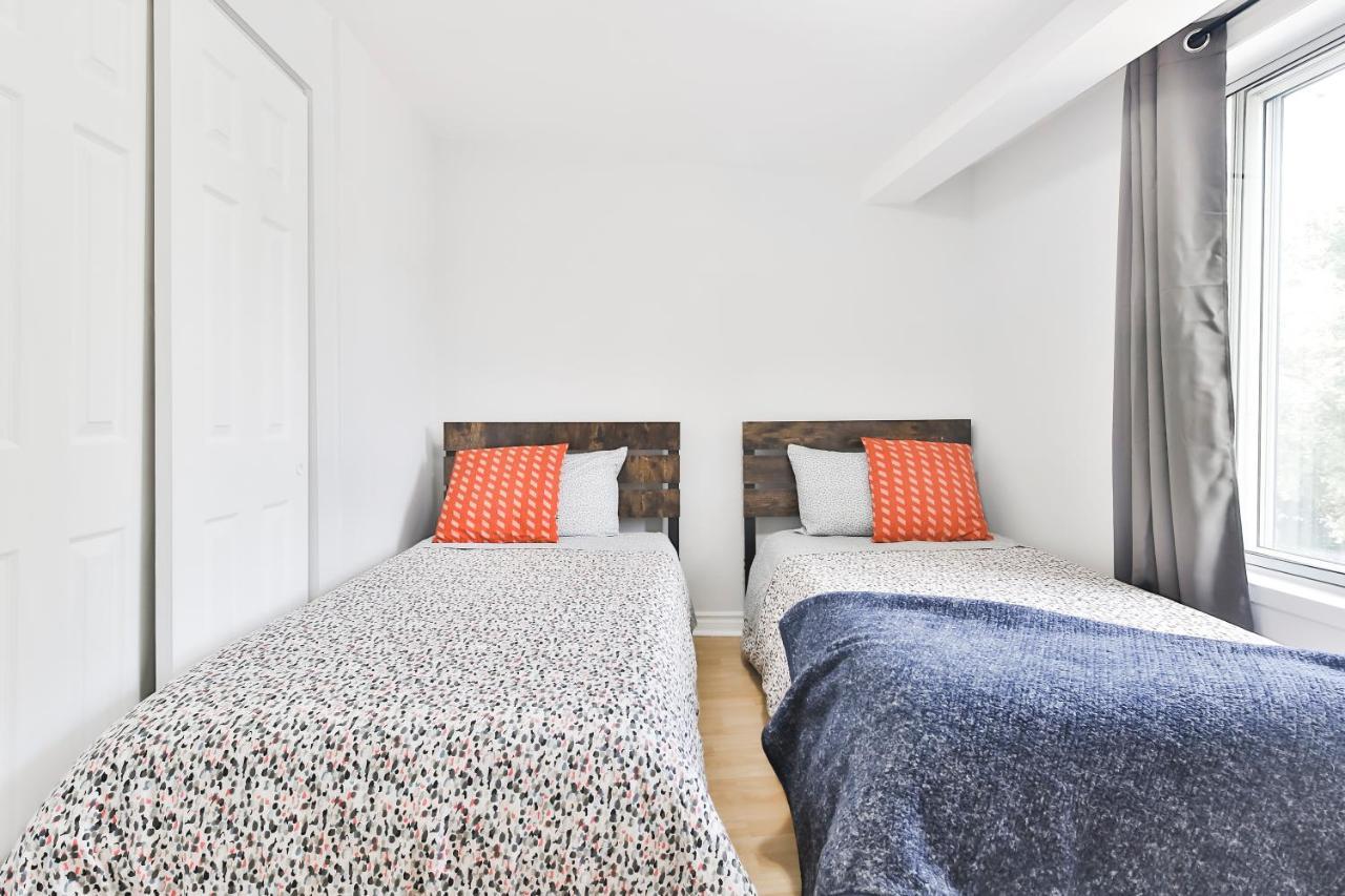 Free Parking And Central Location Montreal Bagian luar foto