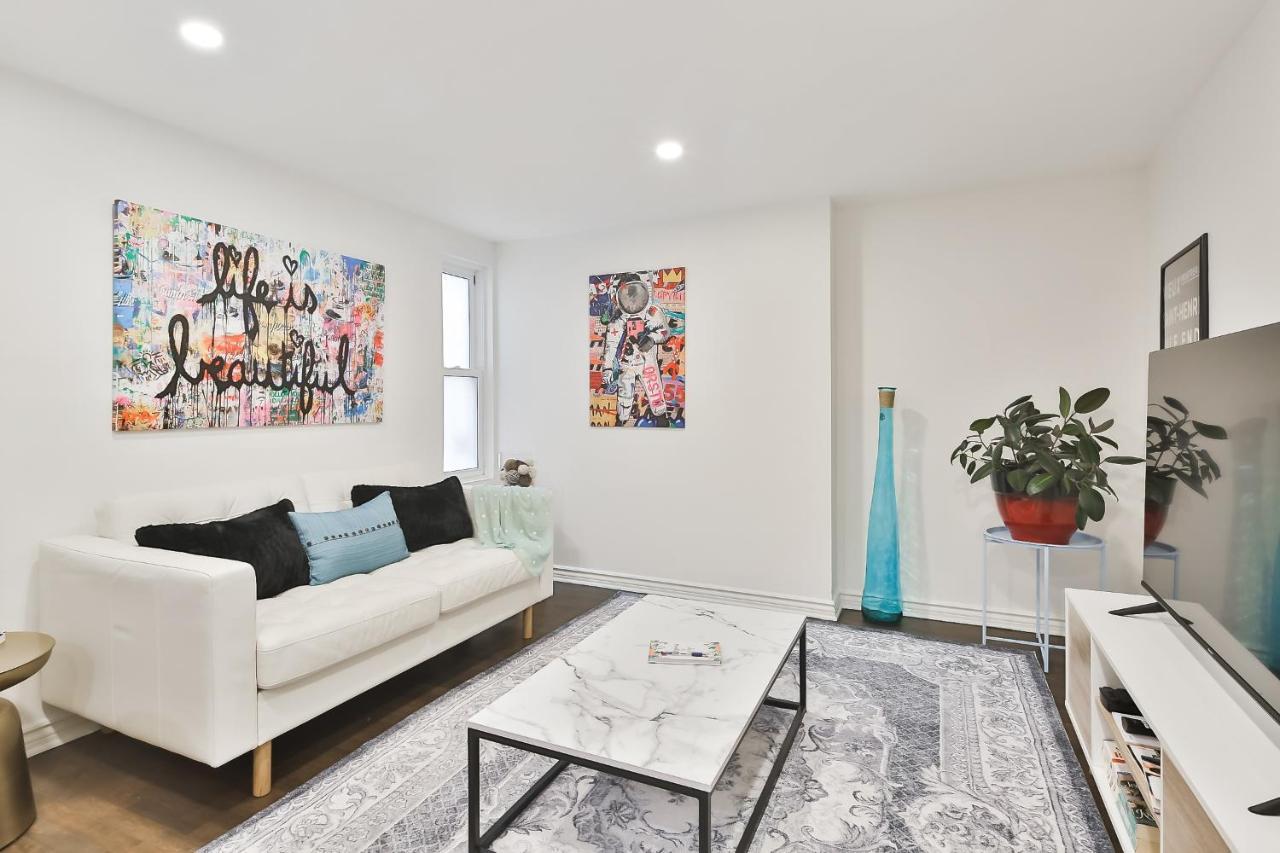 Free Parking And Central Location Montreal Bagian luar foto