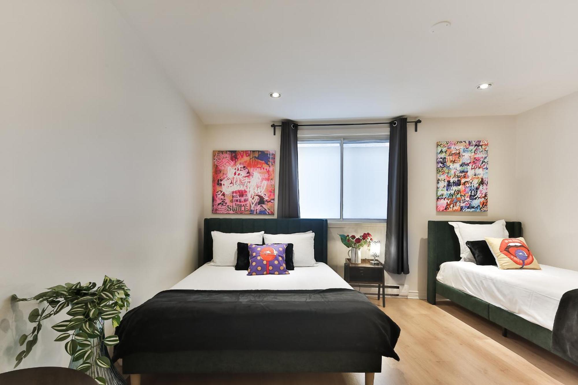 Free Parking And Central Location Montreal Bagian luar foto