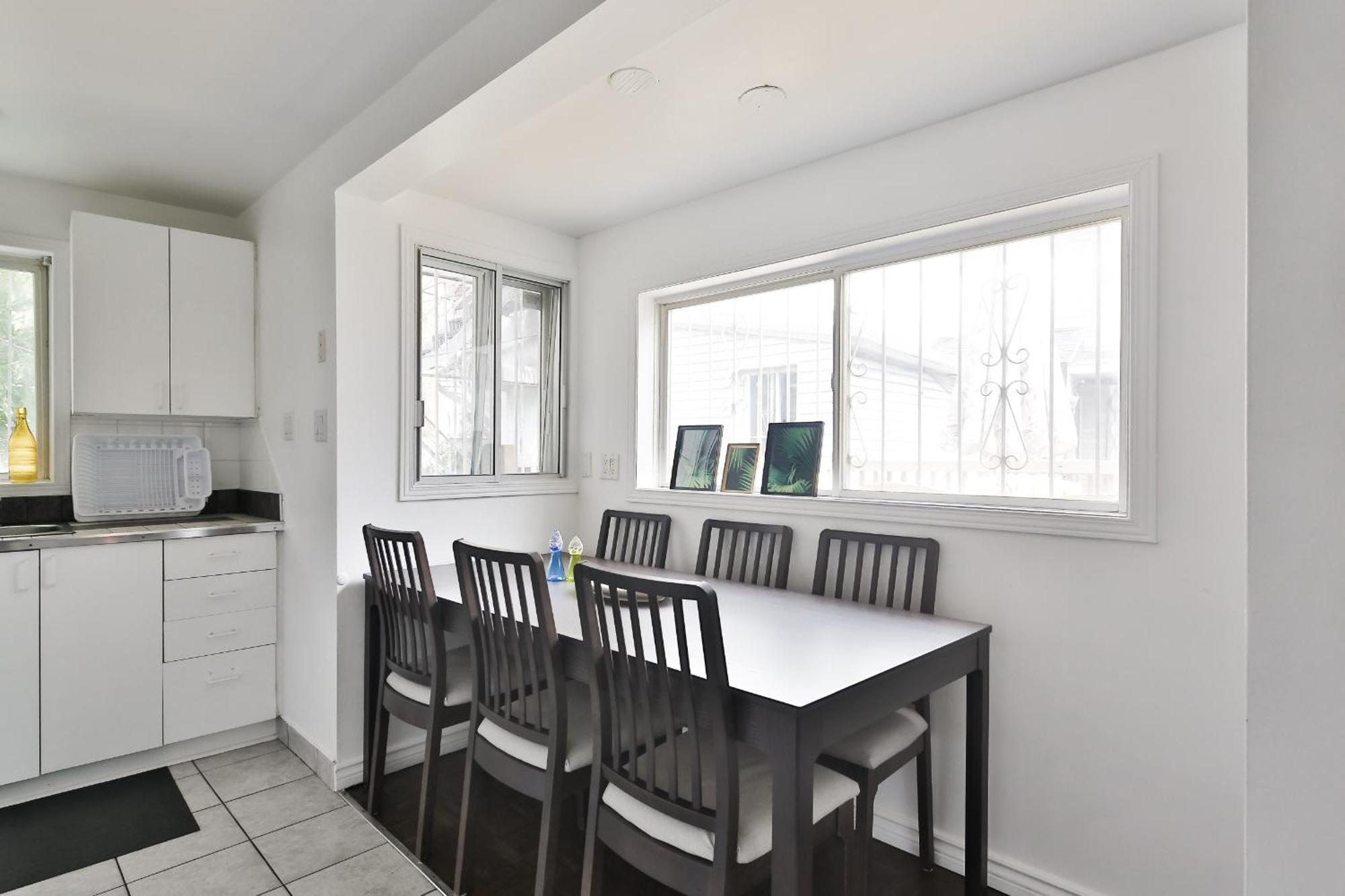 Free Parking And Central Location Montreal Bagian luar foto