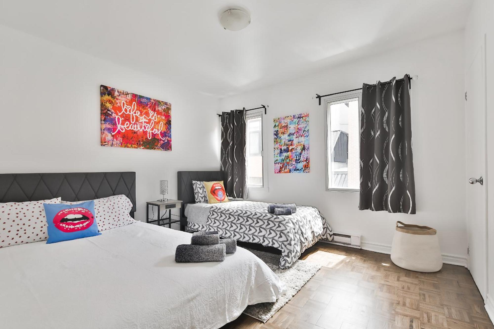 Free Parking And Central Location Montreal Bagian luar foto