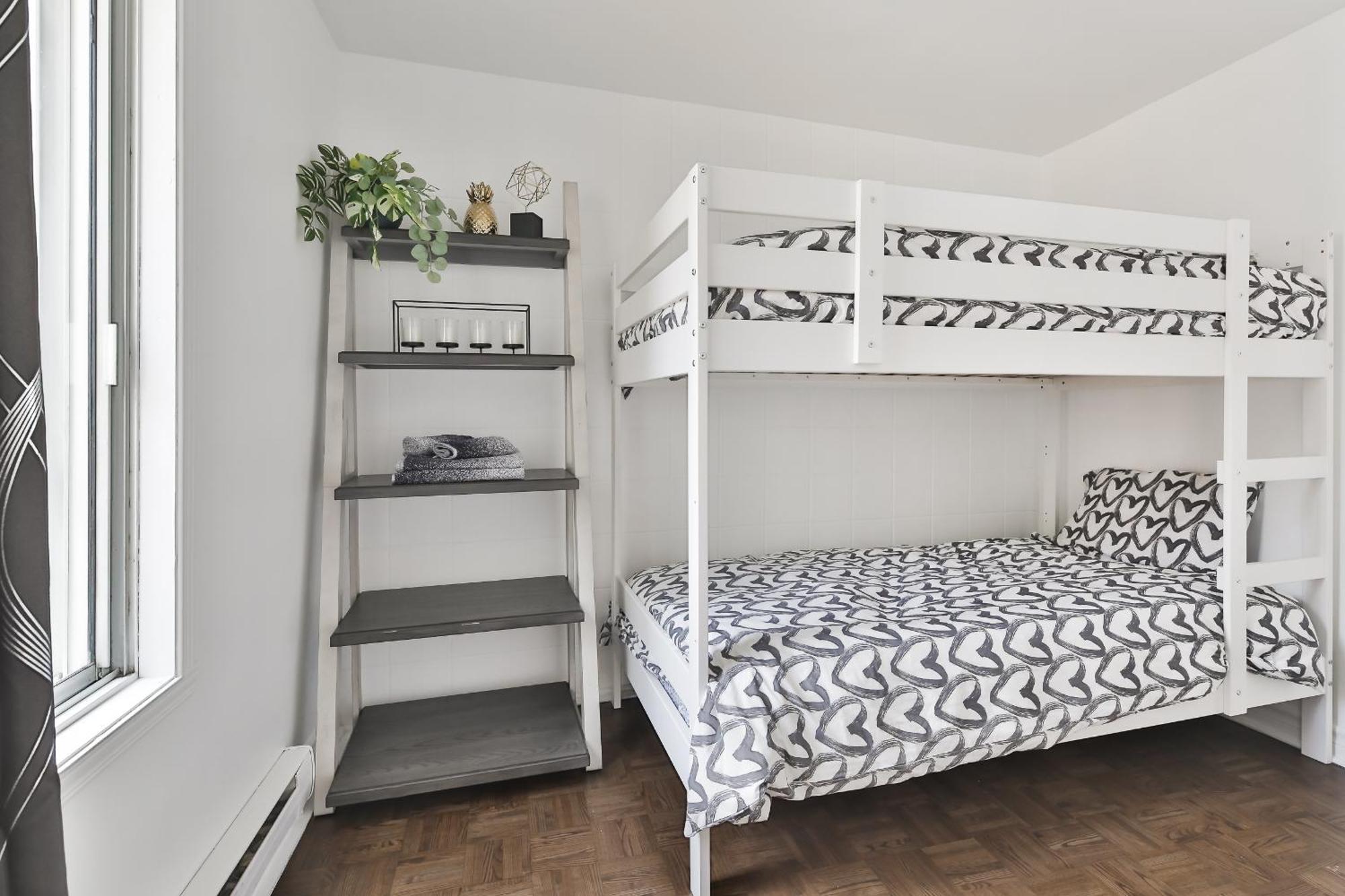 Free Parking And Central Location Montreal Bagian luar foto
